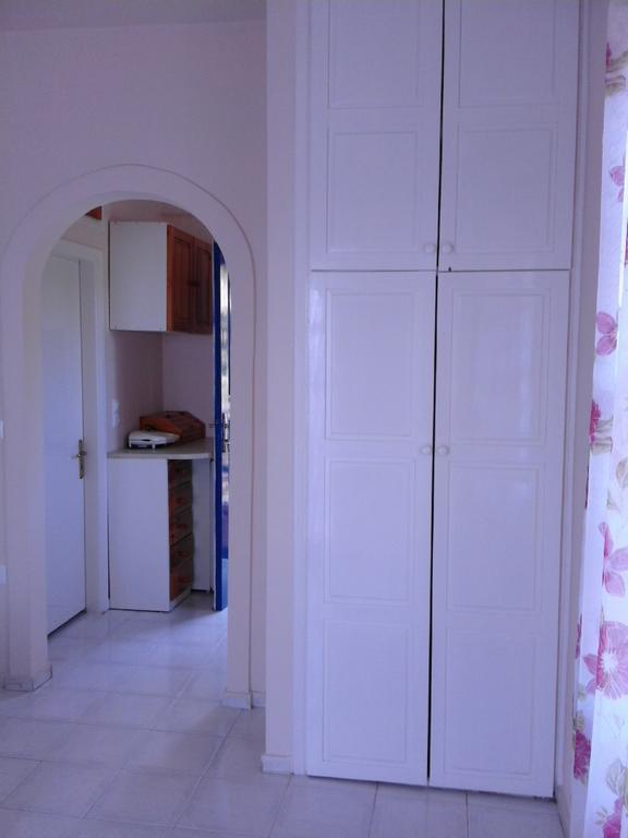 Aprilis Apartments Kionion Bagian luar foto